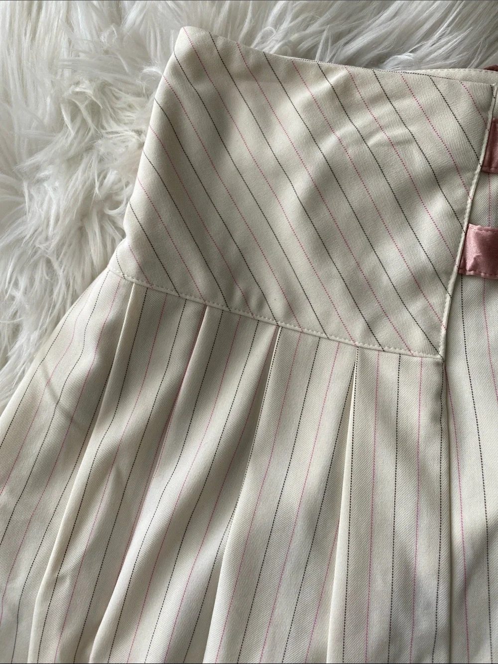 Diane Von furstenburg Cream Pleated Mini Skirt with Pink Buckle Straps - Picture 3 of 6